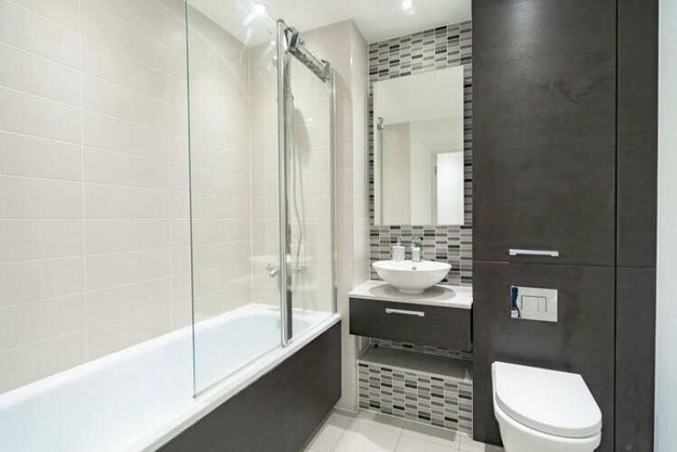 Room With Private Bathroom In A Modern Two Bedroom Two Bathroom Flat Londres Exterior foto